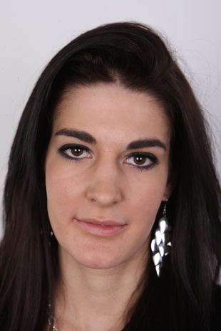 1. Download full pics of model Pavla (20) from czechcasting.com