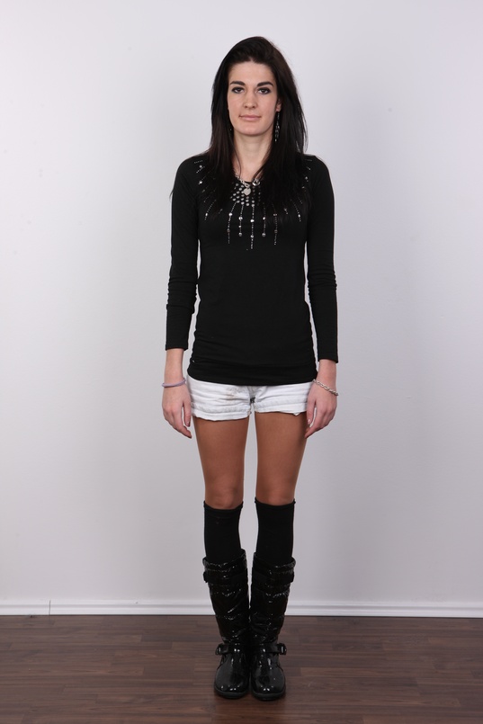 2. Download full pics of Pavla (20) from czechcasting.com