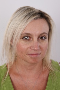 1. Download full pics of Marie (44) from czechcasting.com