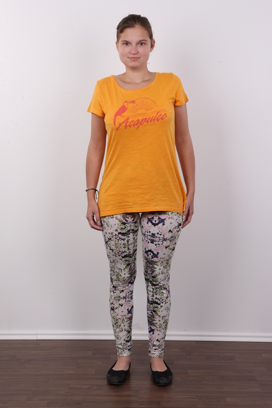 2. Download full pics of Pavlina (19) from czechcasting.com