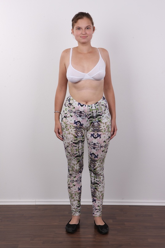 4. Download full pics of Pavlina (19) from czechcasting.com