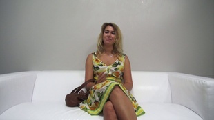 1. Download full pics of Anna (23) from czechcasting.com