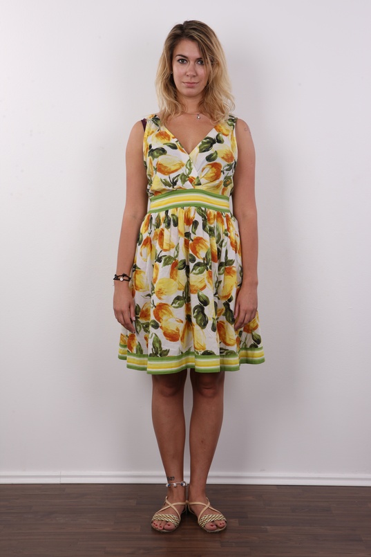 2. Download full pics of Anna (23) from czechcasting.com