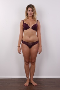 5. Download full pics of Anna (23) from czechcasting.com