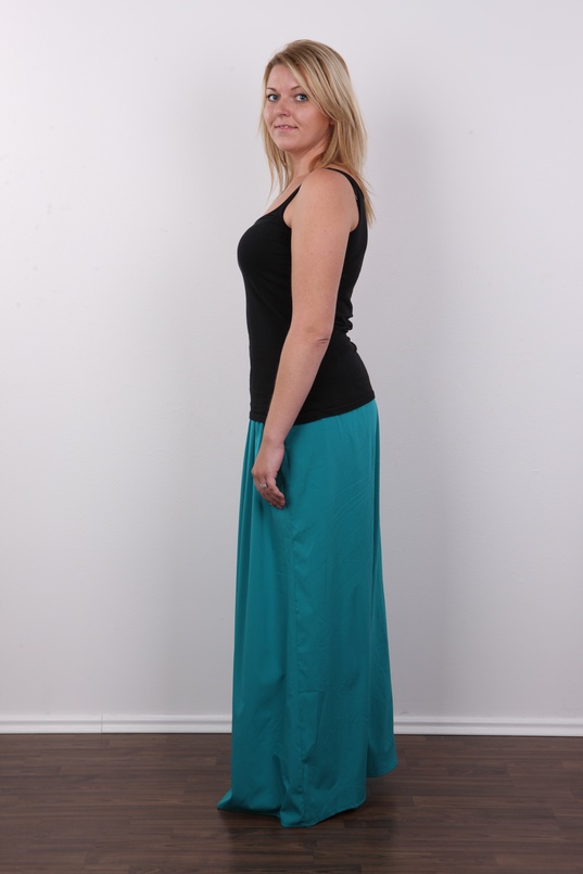 3. Download full pics of Dominika (26) from czechcasting.com