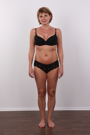 4. Download full pics of model Pavlina (50) from czechcasting.com