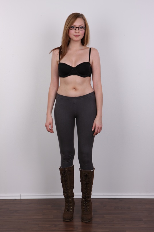 4. Download full pics of Alena (19) from czechcasting.com