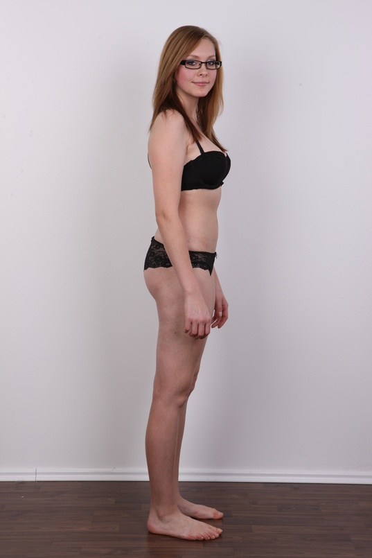 8. Download full pics of Alena (19) from czechcasting.com