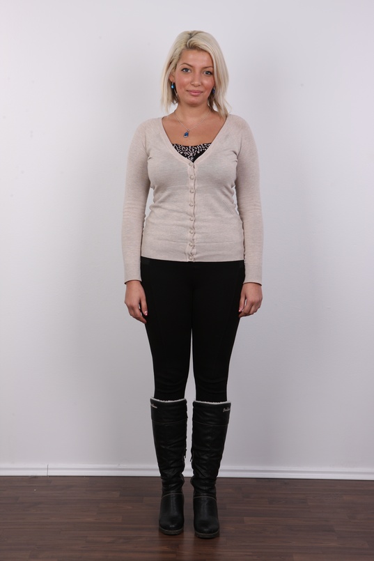 2. Download full pics of Jarmila (23) from czechcasting.com