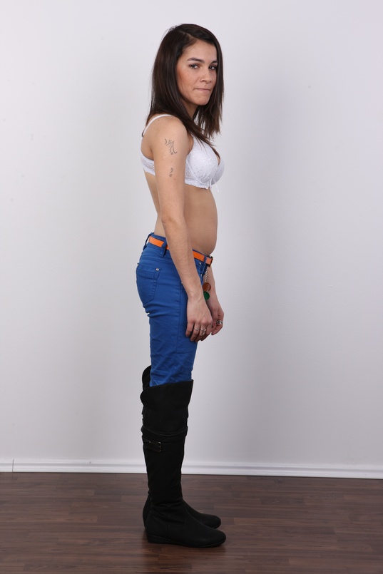 5. Download full pics of Michaela (22) from czechcasting.com