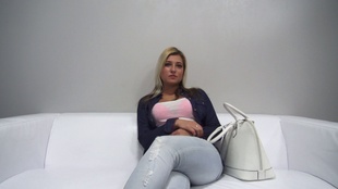 1. Download full pics of Beata (22) from czechcasting.com