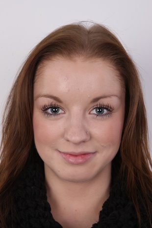 1. Download full pics of model Jarmila (20) from czechcasting.com