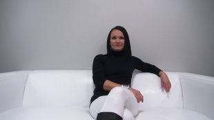 1. Download full pics of Tereza (28) from czechcasting.com