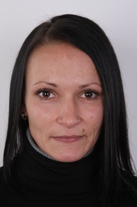 1. Download full pics of Tereza (28) from czechcasting.com