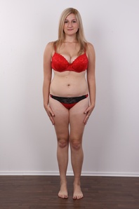 7. Download full pics of Marie (19) from czechcasting.com