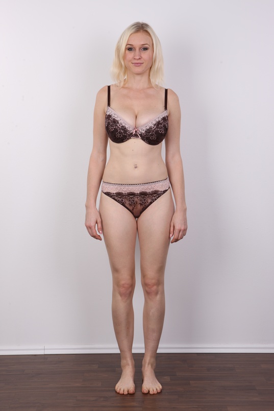 7. Download full pics of Petra (30) from czechcasting.com