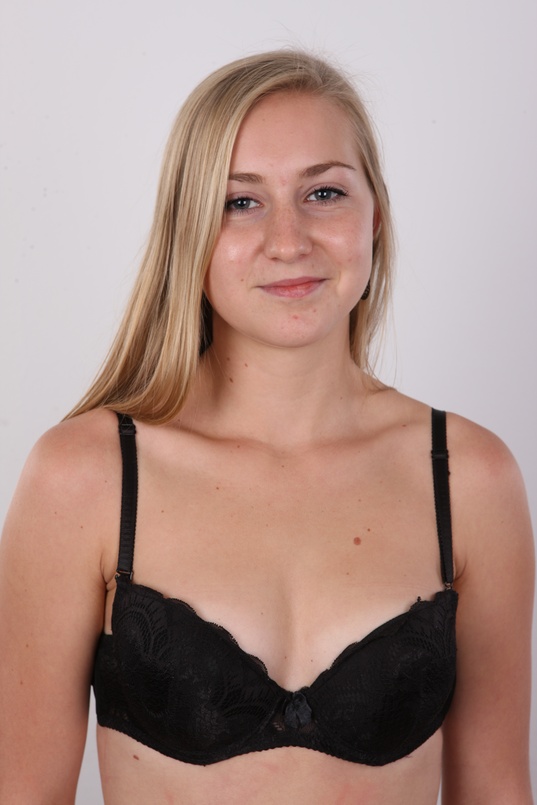 6. Download full pics of Tereza (20) from czechcasting.com