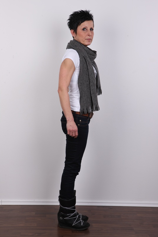 3. Download full pics of Renata (44) from czechcasting.com