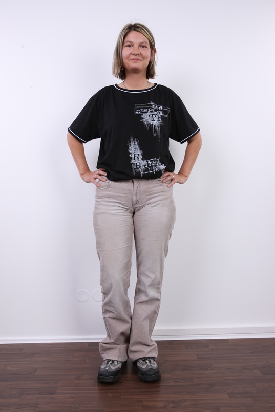 2. Download full pics of Jaroslava (33) from czechcasting.com