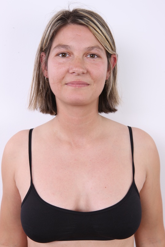 6. Download full pics of Jaroslava (33) from czechcasting.com