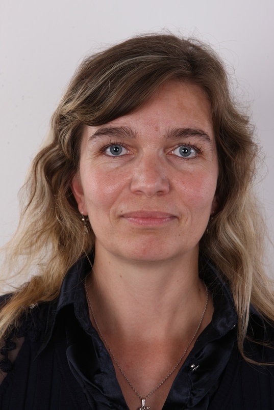 1. Download full pics of Michaela (39) from czechcasting.com