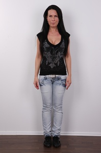 2. Download full pics of Alena (31) from czechcasting.com