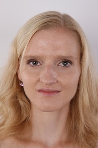 1. Download full pics of Lenka (27) from czechcasting.com