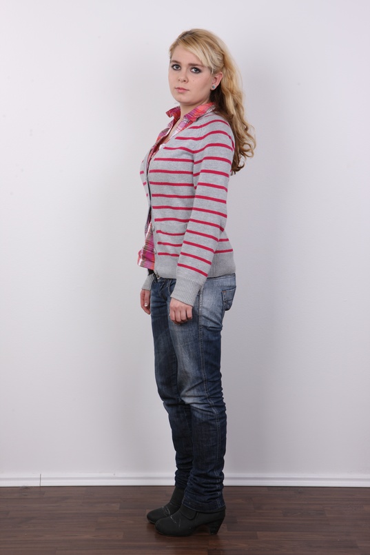 3. Download full pics of Misa (18) from czechcasting.com