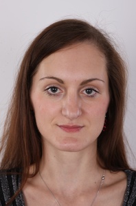 1. Download full pics of Tereza (28) from czechcasting.com