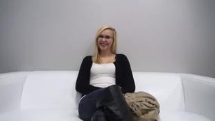 1. Download full pics of Veronika (20) from czechcasting.com