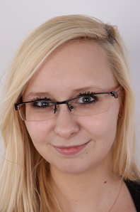 1. Download full pics of Veronika (20) from czechcasting.com