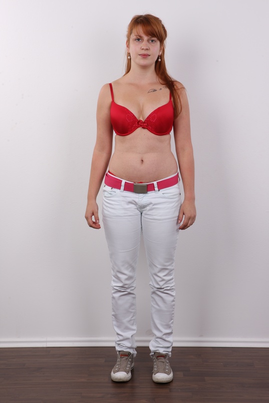 4. Download full pics of Ivana (24) from czechcasting.com