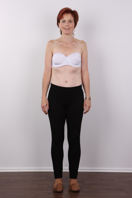 4. Download full pics of Veronika (39) from czechcasting.com