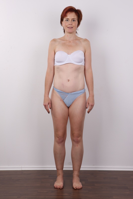 7. Download full pics of Veronika (39) from czechcasting.com