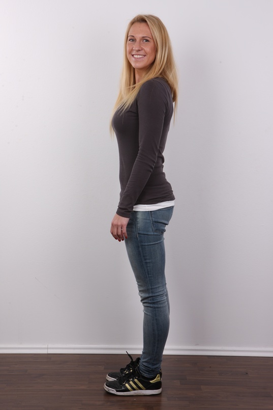 3. Download full pics of Lenka (26) from czechcasting.com