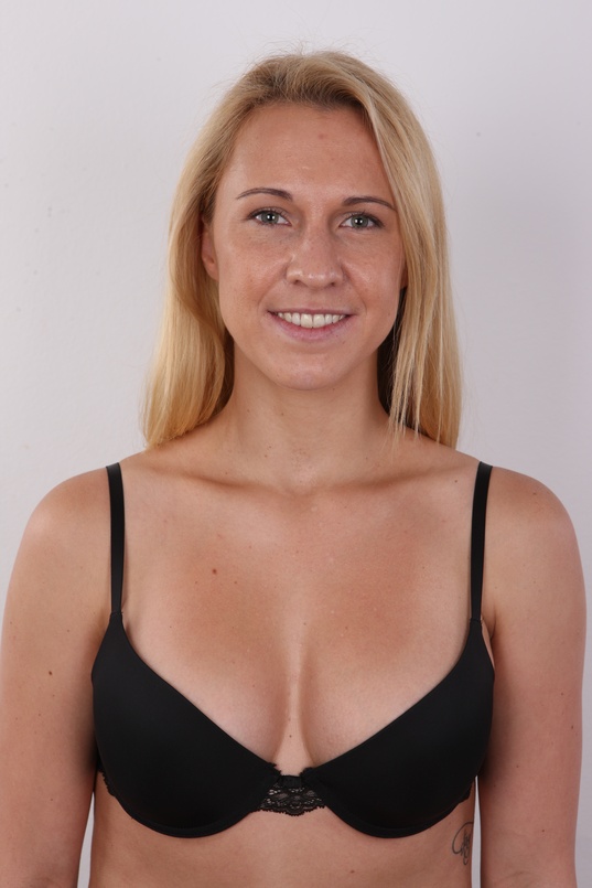 6. Download full pics of Lenka (26) from czechcasting.com