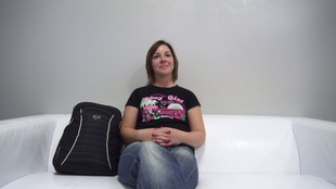 1. Download full pics of Iva (27) from czechcasting.com