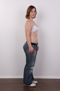 5. Download full pics of Iva (27) from czechcasting.com