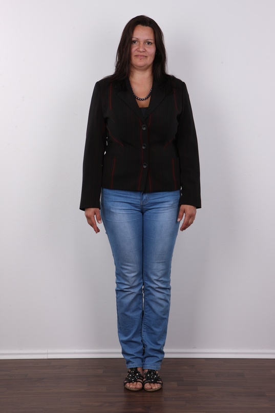 2. Download full pics of Renata (40) from czechcasting.com