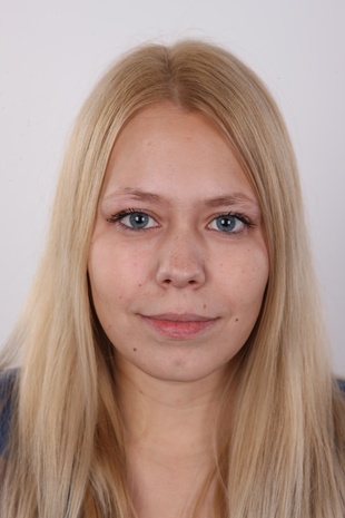 1. Download full pics of model Pavla (22) from czechcasting.com