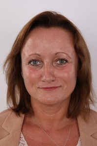 1. Download full pics of Marie (43) from czechcasting.com