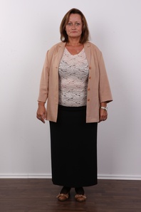 2. Download full pics of Marie (43) from czechcasting.com