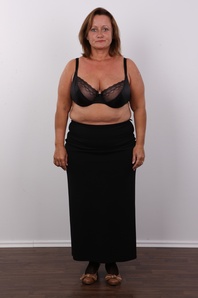 4. Download full pics of Marie (43) from czechcasting.com