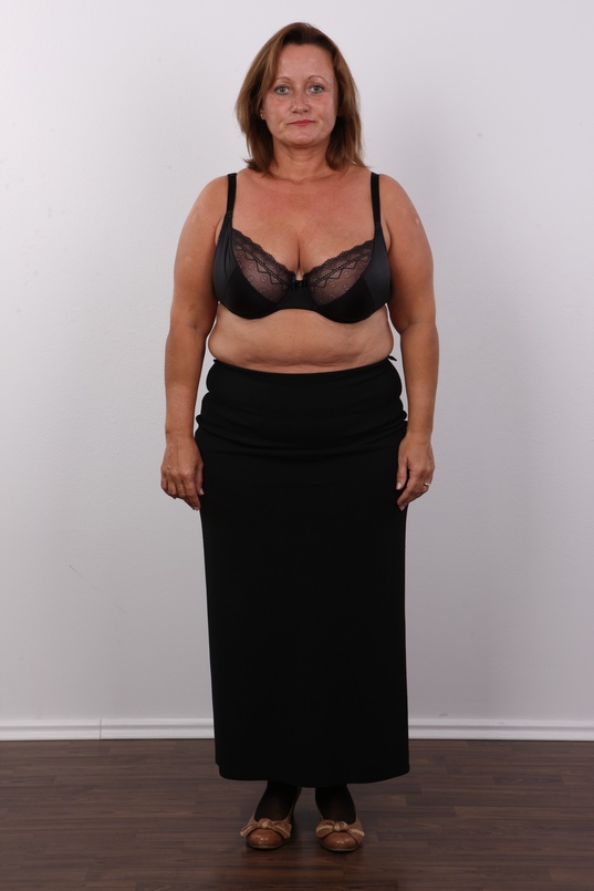 4. Download full pics of Marie (43) from czechcasting.com