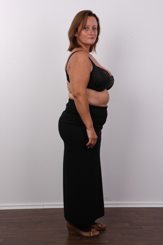 5. Download full pics of Marie (43) from czechcasting.com