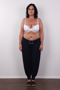 4. Download full pics of Alena (47) from czechcasting.com