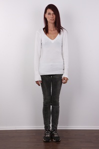 2. Download full pics of Nada (37) from czechcasting.com