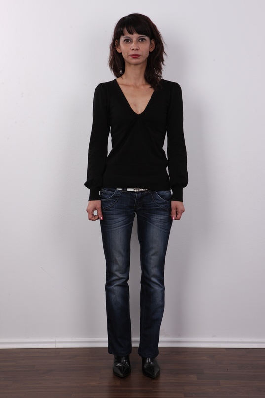 2. Download full pics of Zaneta (31) from czechcasting.com