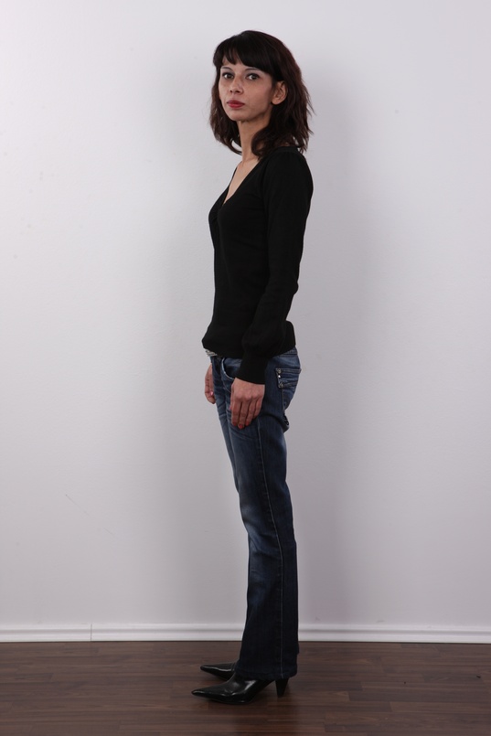 3. Download full pics of Zaneta (31) from czechcasting.com