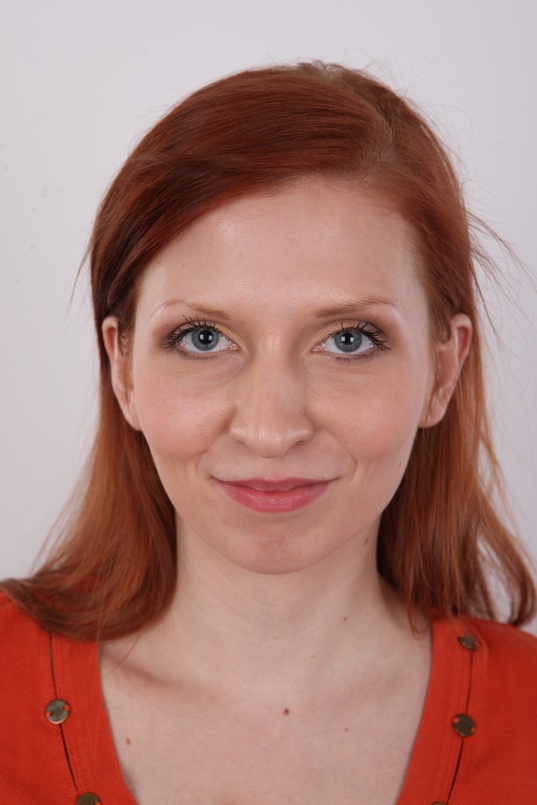 1. Download full pics of Tereza (23) from czechcasting.com